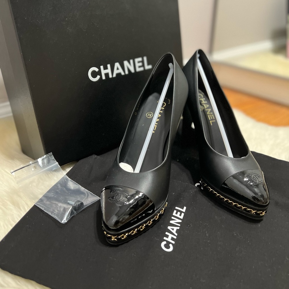 Authentic Chanel classic pump with GHW chain, size: 6.5 black calfskin leather.